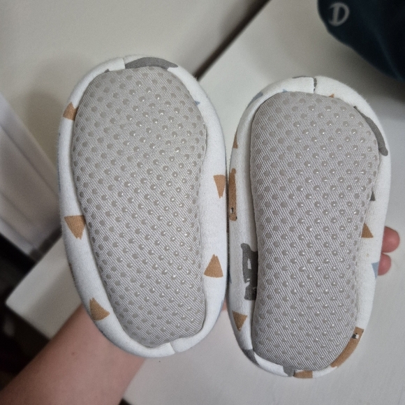Unisex Baby Booties White with Bear Print - Picture 3 of 3